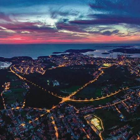 Beautiful In * Πούλα