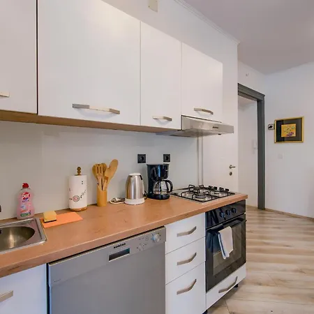 Appartement Beautiful In Pula